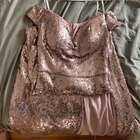 Beautiful sequin prom dress. Size 1/2 B. Darlin - Picture 4 of 8